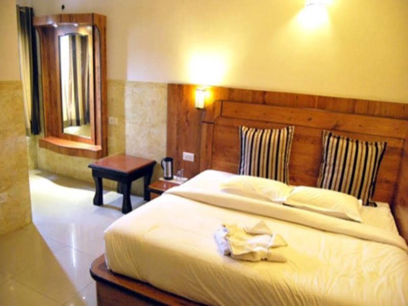 Отель Amanda Crown Jaipur Kukas Экстерьер фото