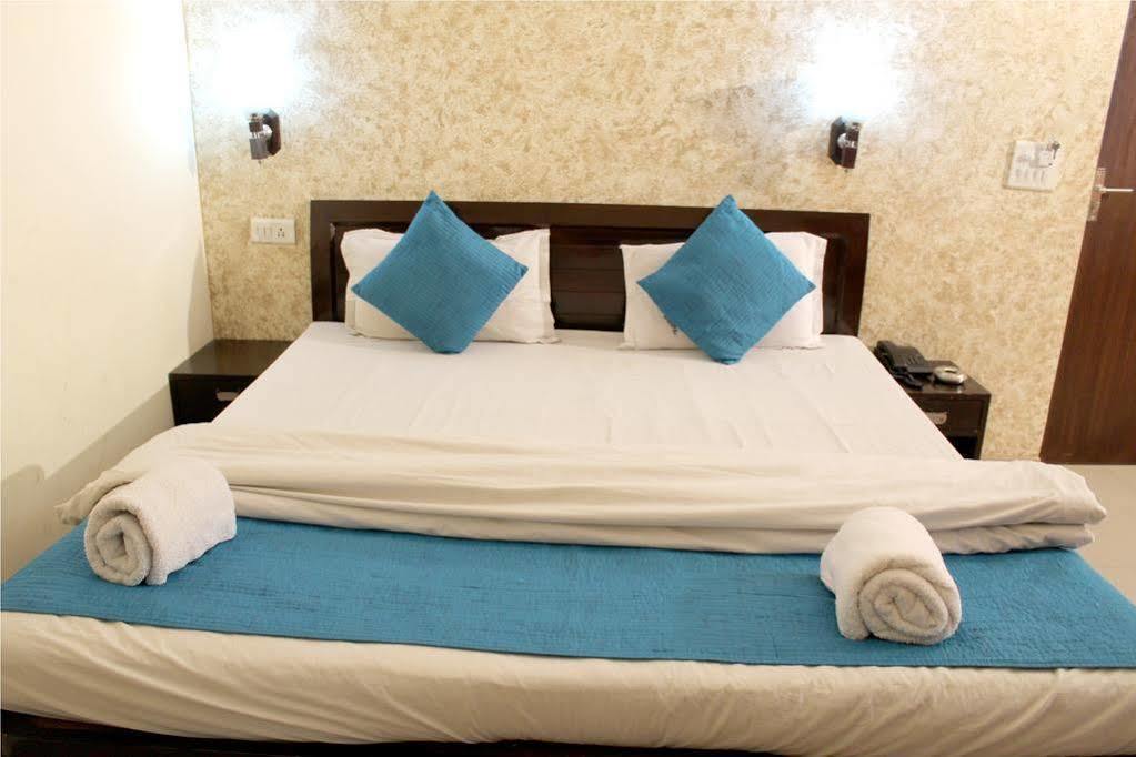 Отель Amanda Crown Jaipur Kukas Экстерьер фото